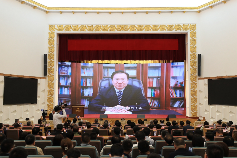 //news.kuaimaoshipin.net/__local/0/4C/1B/8A286CF9A7530969F3411FB07B9_952E5279_648C2.jpg