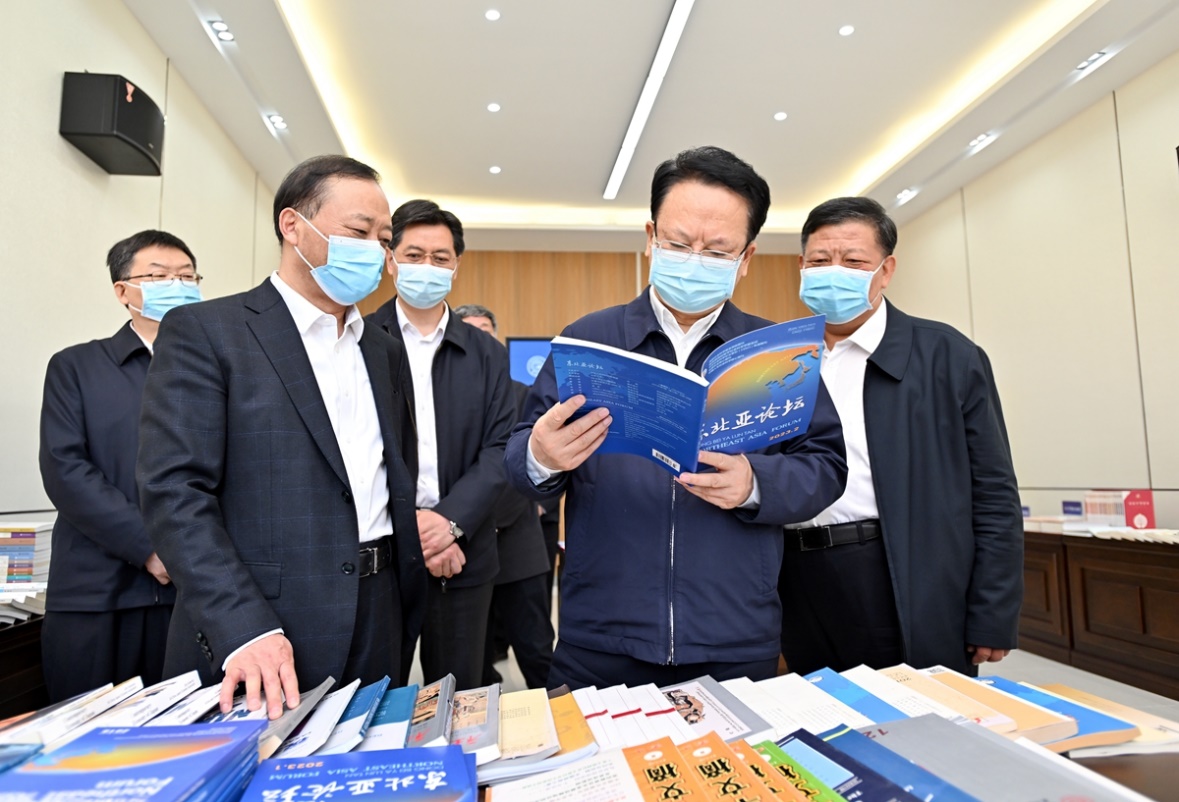 //news.kuaimaoshipin.net/__local/D/FA/BC/98092DB5AF7390C9407DA6F3B29_B7F2AFCD_A1B07.jpg